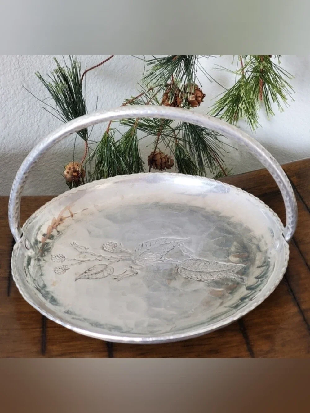 Set Of 2 Aluminum Mum Silent Butler Tray & Hammered Berry Tray Basket